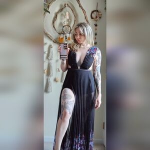 Bebe petite size 0 slit gown